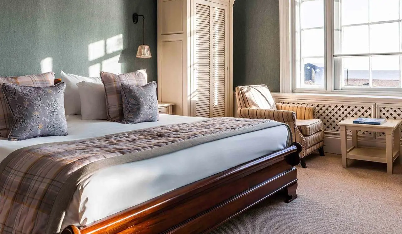 White Lion, Bedroom, Bed and window